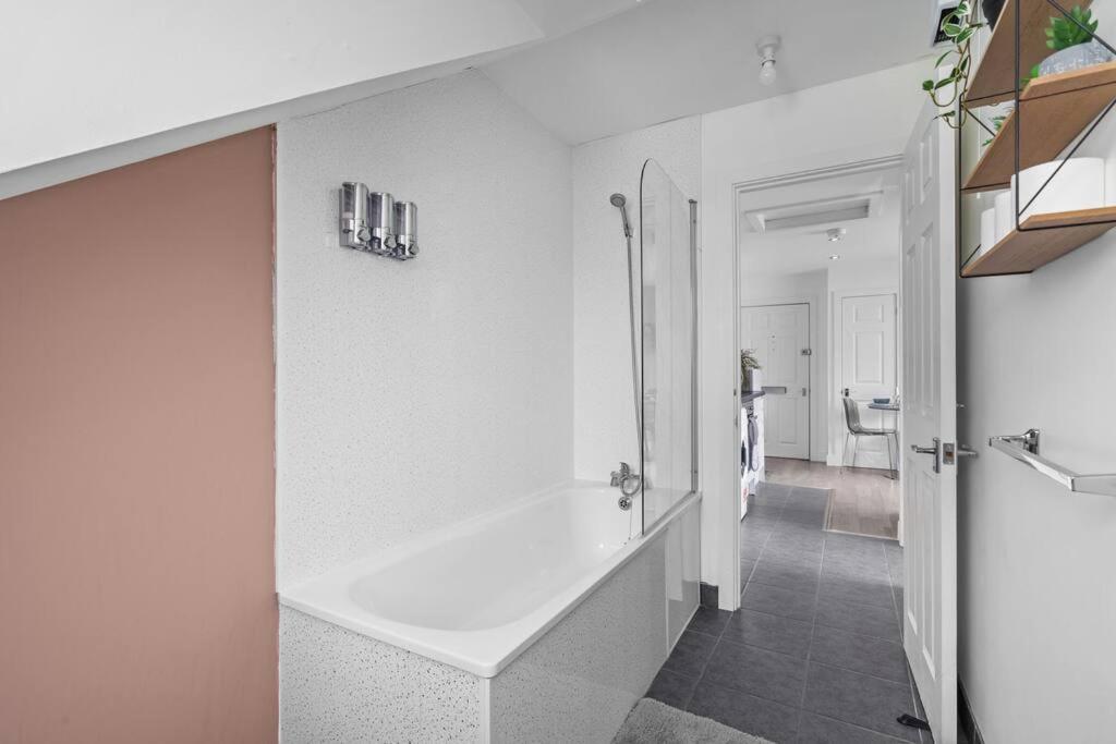 Comfortable Retreat Near City Centre- 1 Bed, 3 Guests Southampton Buitenkant foto