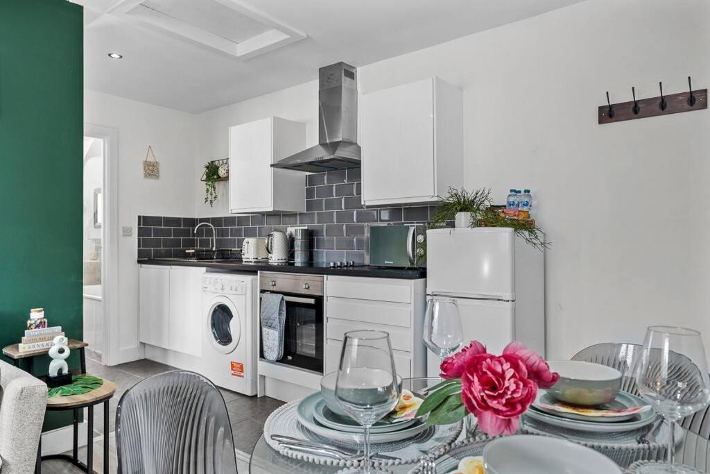 Comfortable Retreat Near City Centre- 1 Bed, 3 Guests Southampton Buitenkant foto