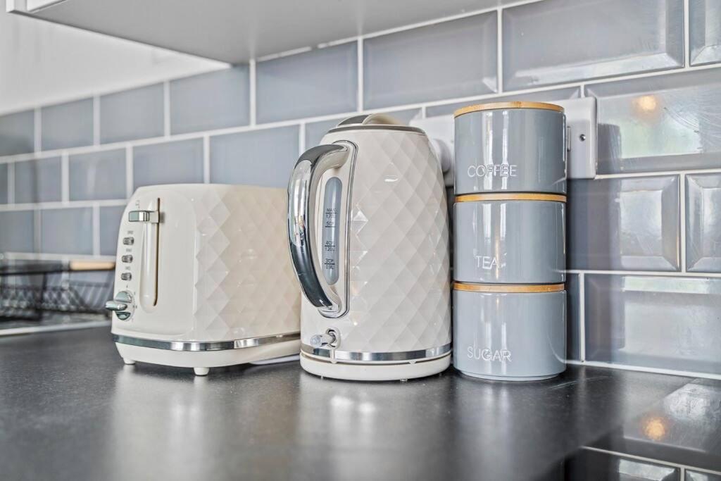 Comfortable Retreat Near City Centre- 1 Bed, 3 Guests Southampton Buitenkant foto